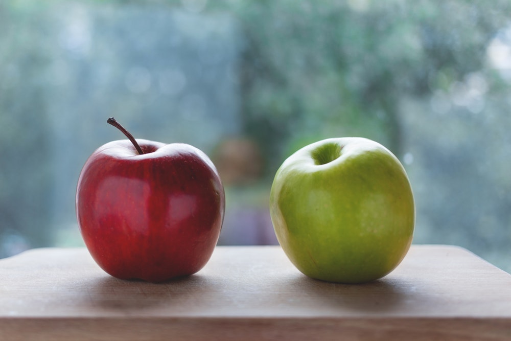 A red and a green apple