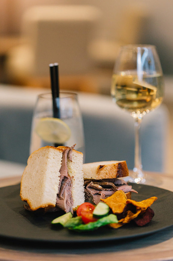 Gourmet beef sandwich with crisps and salad